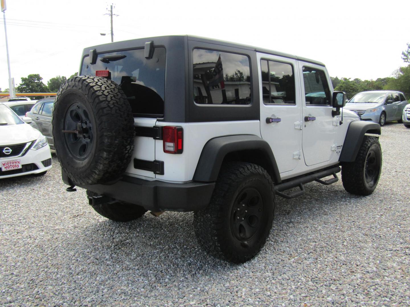 2015 WHITE Jeep Wrangler Unlimited Rubicon 4WD (1C4BJWFG6FL) with an 3.6L V6 DOHC 24V FFV engine, Automatic transmission, located at 15016 S Hwy 231, Midland City, AL, 36350, (334) 983-3001, 31.306210, -85.495277 - Photo#5