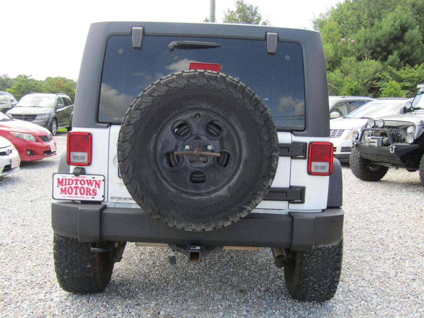 2015 WHITE Jeep Wrangler Unlimited Rubicon 4WD (1C4BJWFG6FL) with an 3.6L V6 DOHC 24V FFV engine, Automatic transmission, located at 15016 S Hwy 231, Midland City, AL, 36350, (334) 983-3001, 31.306210, -85.495277 - Photo#6