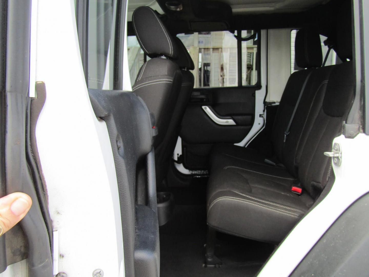 2015 WHITE Jeep Wrangler Unlimited Rubicon 4WD (1C4BJWFG6FL) with an 3.6L V6 DOHC 24V FFV engine, Automatic transmission, located at 15016 S Hwy 231, Midland City, AL, 36350, (334) 983-3001, 31.306210, -85.495277 - Photo#8