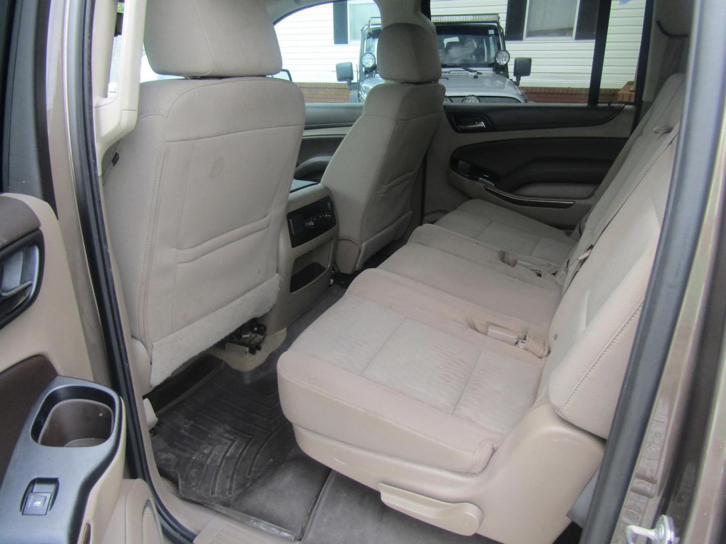 2016 Brown Chevrolet Suburban LS 2WD (1GNSCGKC3GR) with an 5.3L V8 OHV 16V engine, Automatic transmission, located at 15016 S Hwy 231, Midland City, AL, 36350, (334) 983-3001, 31.306210, -85.495277 - Photo#4