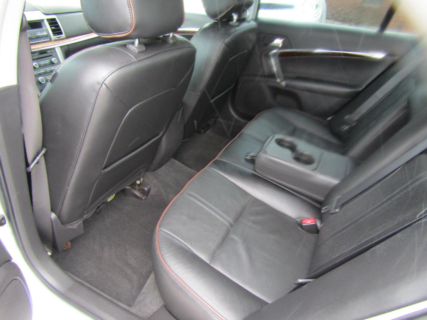 2012 Silver Lincoln MKZ FWD (3LNHL2GC4CR) with an 3.5L V6 DOHC 24V engine, Automatic transmission, located at 15016 S Hwy 231, Midland City, AL, 36350, (334) 983-3001, 31.306210, -85.495277 - Photo#4