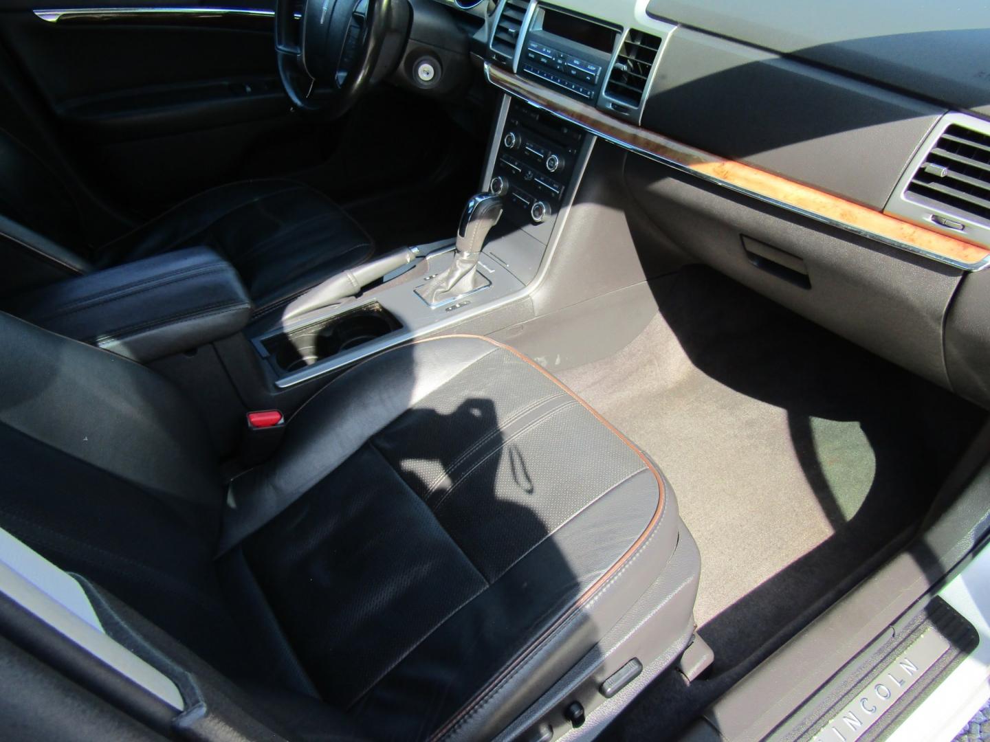 2012 Silver Lincoln MKZ FWD (3LNHL2GC4CR) with an 3.5L V6 DOHC 24V engine, Automatic transmission, located at 15016 S Hwy 231, Midland City, AL, 36350, (334) 983-3001, 31.306210, -85.495277- Photo#9