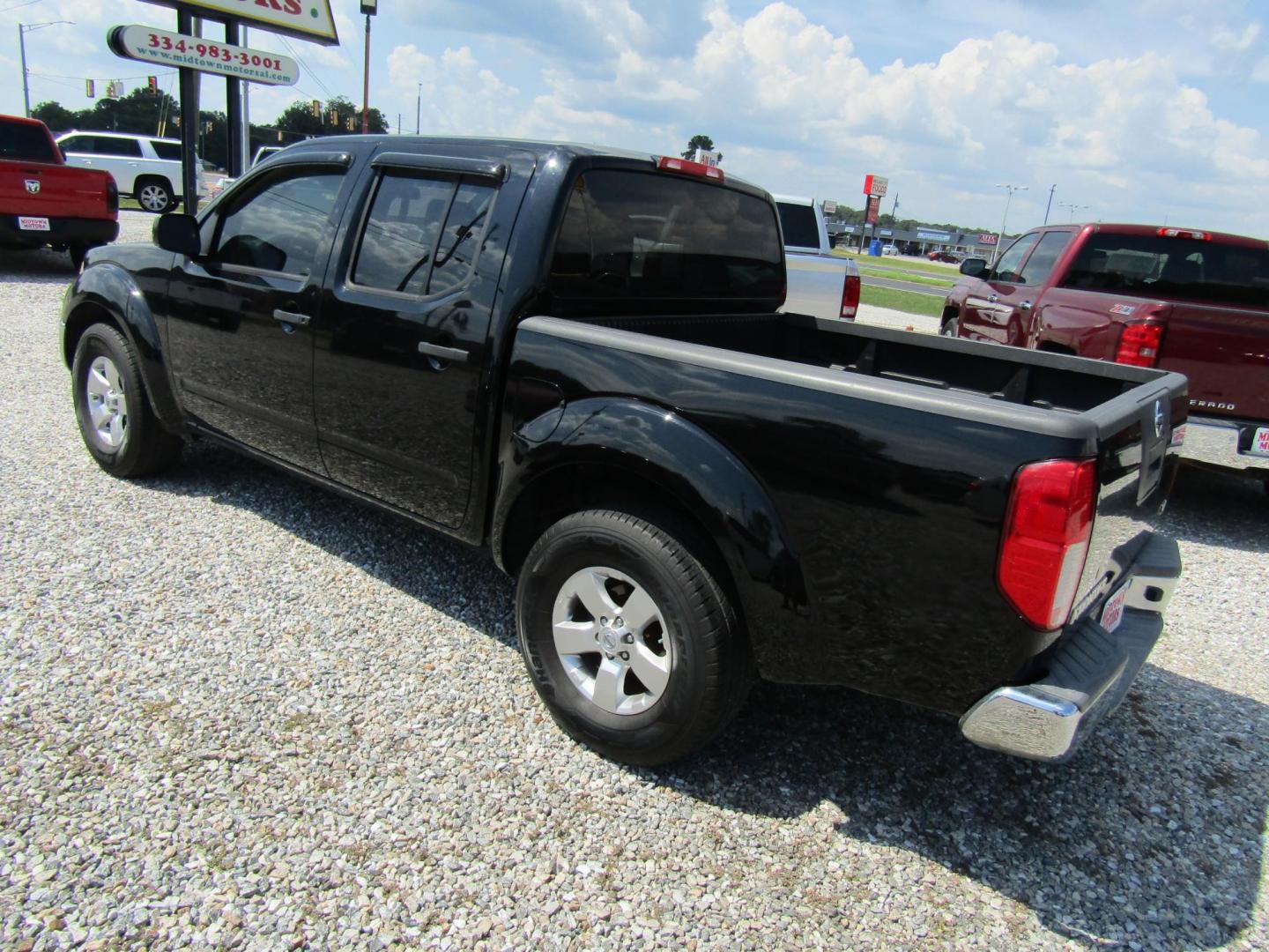 2011 Black Nissan Frontier S Crew Cab 2WD (1N6AD0ER9BC) with an 4.0L V6 DOHC 24V engine, Automatic transmission, located at 15016 S Hwy 231, Midland City, AL, 36350, (334) 983-3001, 31.306210, -85.495277 - Photo#5