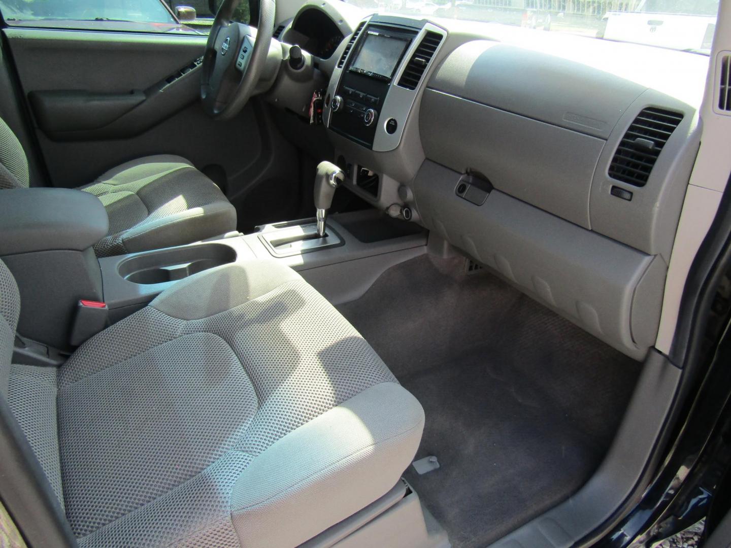 2011 Black Nissan Frontier S Crew Cab 2WD (1N6AD0ER9BC) with an 4.0L V6 DOHC 24V engine, Automatic transmission, located at 15016 S Hwy 231, Midland City, AL, 36350, (334) 983-3001, 31.306210, -85.495277 - Photo#9