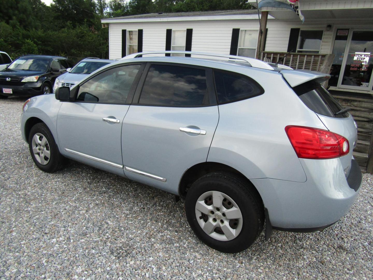 2014 Silver Nissan Rogue S 2WD (JN8AS5MT2EW) with an 2.5L L4 DOHC 16V engine, Automatic transmission, located at 15016 S Hwy 231, Midland City, AL, 36350, (334) 983-3001, 31.306210, -85.495277 - Photo#5