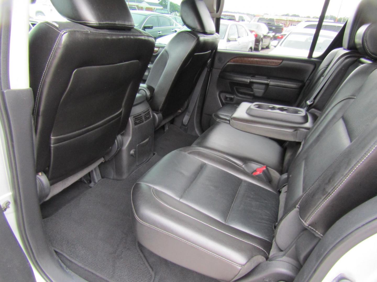 2012 Silver Nissan Armada SL 2WD (5N1BA0NDXCN) with an 5.6L V8 DOHC 32V FFV engine, Automatic transmission, located at 15016 S Hwy 231, Midland City, AL, 36350, (334) 983-3001, 31.306210, -85.495277 - Photo#4