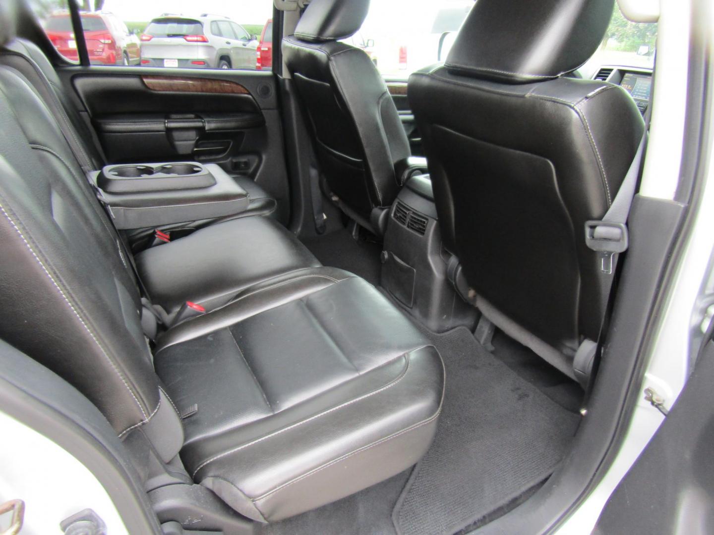 2012 Silver Nissan Armada SL 2WD (5N1BA0NDXCN) with an 5.6L V8 DOHC 32V FFV engine, Automatic transmission, located at 15016 S Hwy 231, Midland City, AL, 36350, (334) 983-3001, 31.306210, -85.495277 - Photo#8