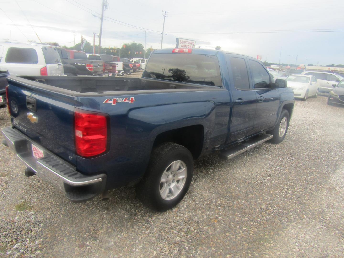 2017 Blue Chevrolet Silverado 1500 LT Double Cab 4WD (1GCVKRECXHZ) with an 5.3L V8 OHV 16V engine, Automatic transmission, located at 15016 S Hwy 231, Midland City, AL, 36350, (334) 983-3001, 31.306210, -85.495277 - Photo#7