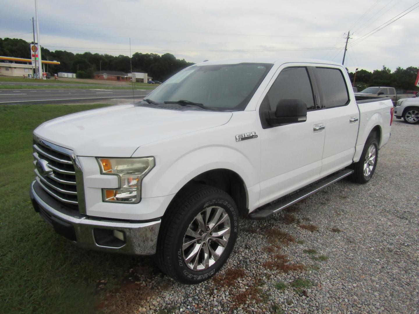 2015 WHITE Ford F-150 King-Ranch SuperCrew 5.5-ft. Bed 2WD (1FTEW1CF9FF) with an 5.0L V8 engine, Automatic transmission, located at 15016 S Hwy 231, Midland City, AL, 36350, (334) 983-3001, 31.306210, -85.495277 - Photo#2