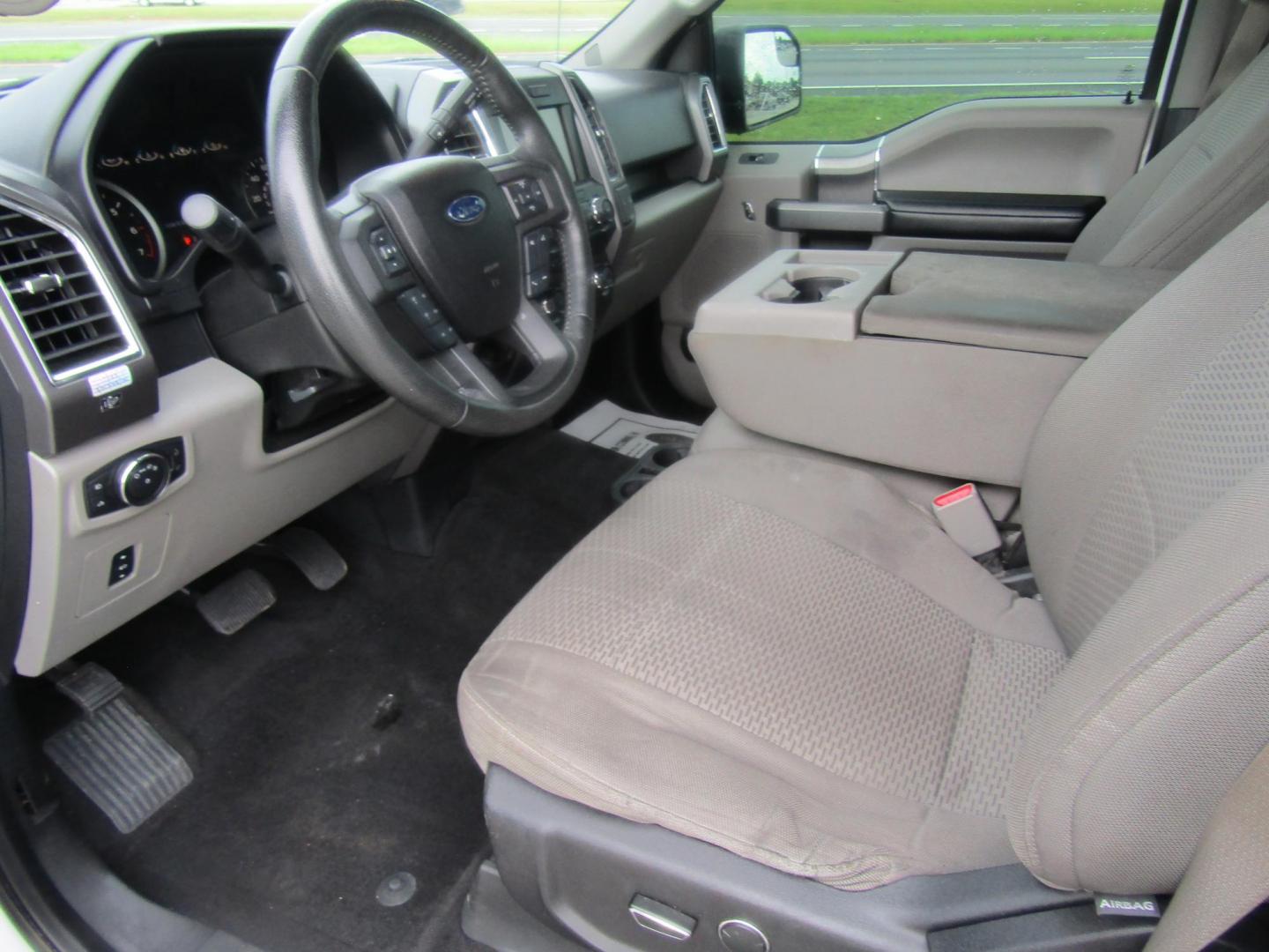 2015 WHITE Ford F-150 King-Ranch SuperCrew 5.5-ft. Bed 2WD (1FTEW1CF9FF) with an 5.0L V8 engine, Automatic transmission, located at 15016 S Hwy 231, Midland City, AL, 36350, (334) 983-3001, 31.306210, -85.495277 - Photo#3