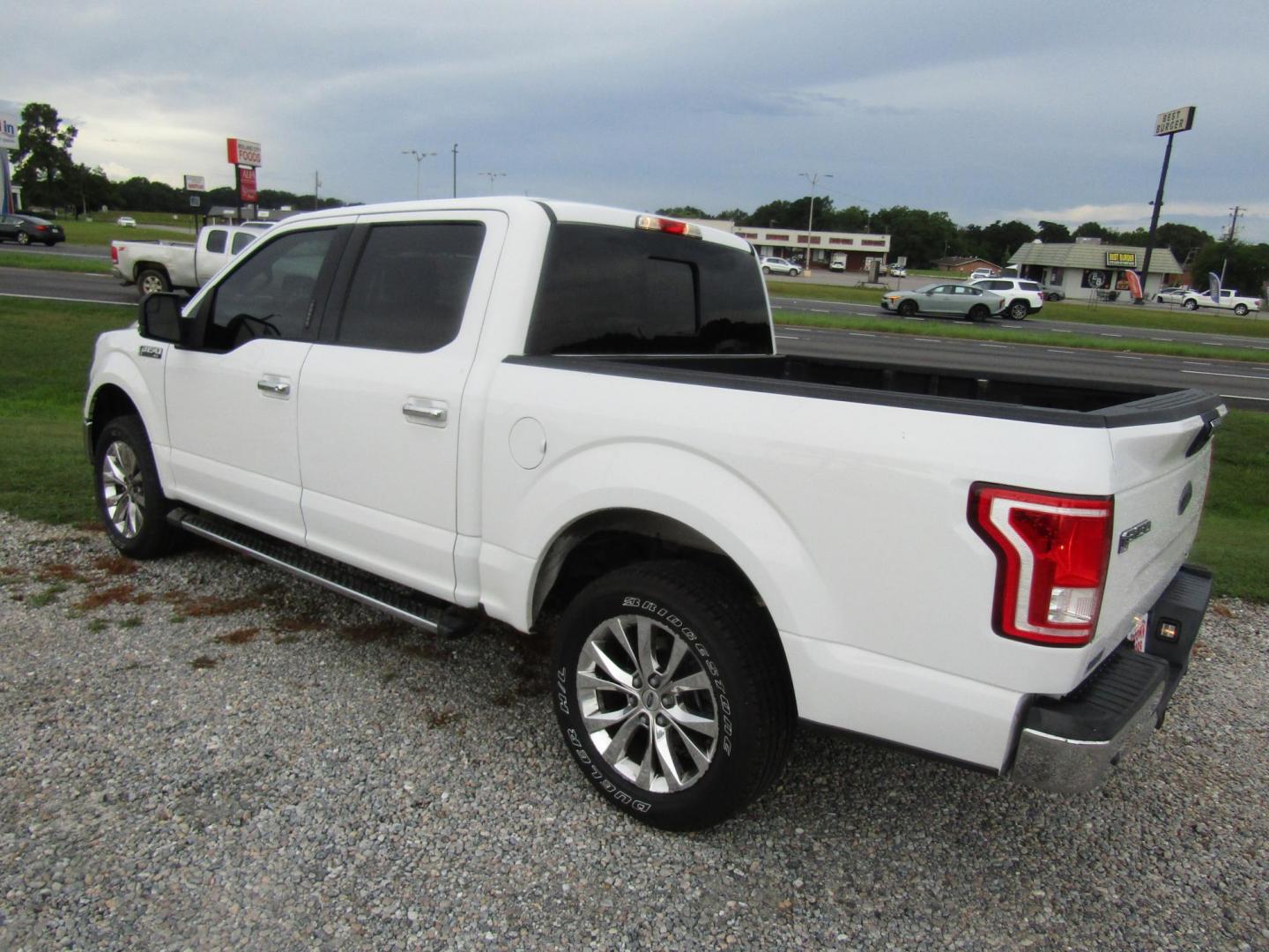 2015 WHITE Ford F-150 King-Ranch SuperCrew 5.5-ft. Bed 2WD (1FTEW1CF9FF) with an 5.0L V8 engine, Automatic transmission, located at 15016 S Hwy 231, Midland City, AL, 36350, (334) 983-3001, 31.306210, -85.495277 - Photo#5
