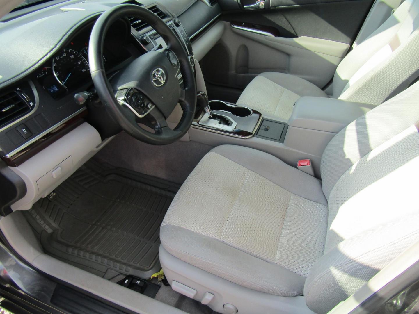 2013 DK GRAY Toyota Camry SE (4T1BF1FK8DU) with an 2.5L L4 DOHC 16V engine, Automatic transmission, located at 15016 S Hwy 231, Midland City, AL, 36350, (334) 983-3001, 31.306210, -85.495277 - Photo#3