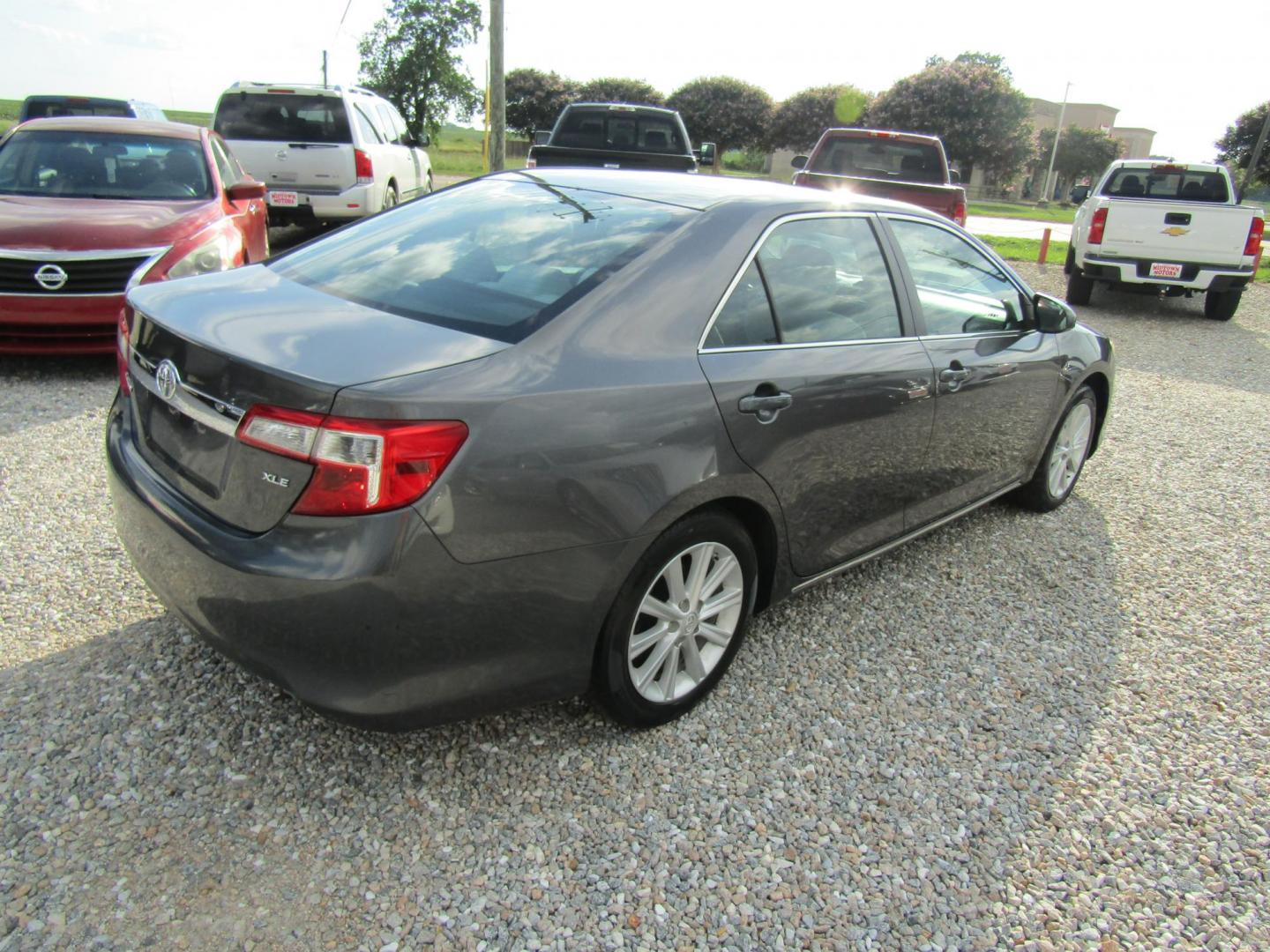 2013 DK GRAY Toyota Camry SE (4T1BF1FK8DU) with an 2.5L L4 DOHC 16V engine, Automatic transmission, located at 15016 S Hwy 231, Midland City, AL, 36350, (334) 983-3001, 31.306210, -85.495277 - Photo#7