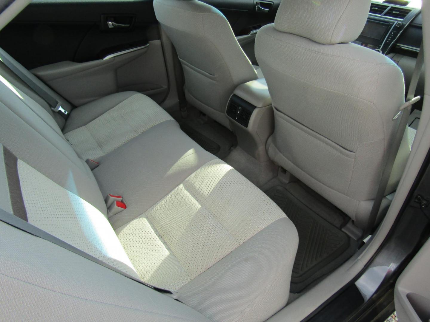 2013 DK GRAY Toyota Camry SE (4T1BF1FK8DU) with an 2.5L L4 DOHC 16V engine, Automatic transmission, located at 15016 S Hwy 231, Midland City, AL, 36350, (334) 983-3001, 31.306210, -85.495277 - Photo#8