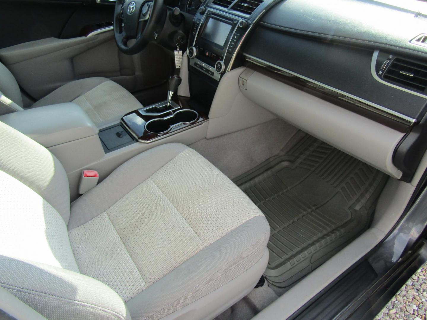 2013 DK GRAY Toyota Camry SE (4T1BF1FK8DU) with an 2.5L L4 DOHC 16V engine, Automatic transmission, located at 15016 S Hwy 231, Midland City, AL, 36350, (334) 983-3001, 31.306210, -85.495277 - Photo#9