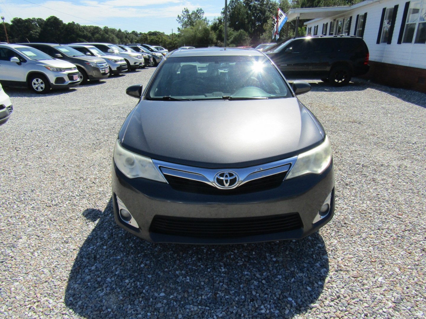 2013 DK GRAY Toyota Camry SE (4T1BF1FK8DU) with an 2.5L L4 DOHC 16V engine, Automatic transmission, located at 15016 S Hwy 231, Midland City, AL, 36350, (334) 983-3001, 31.306210, -85.495277- Photo#1