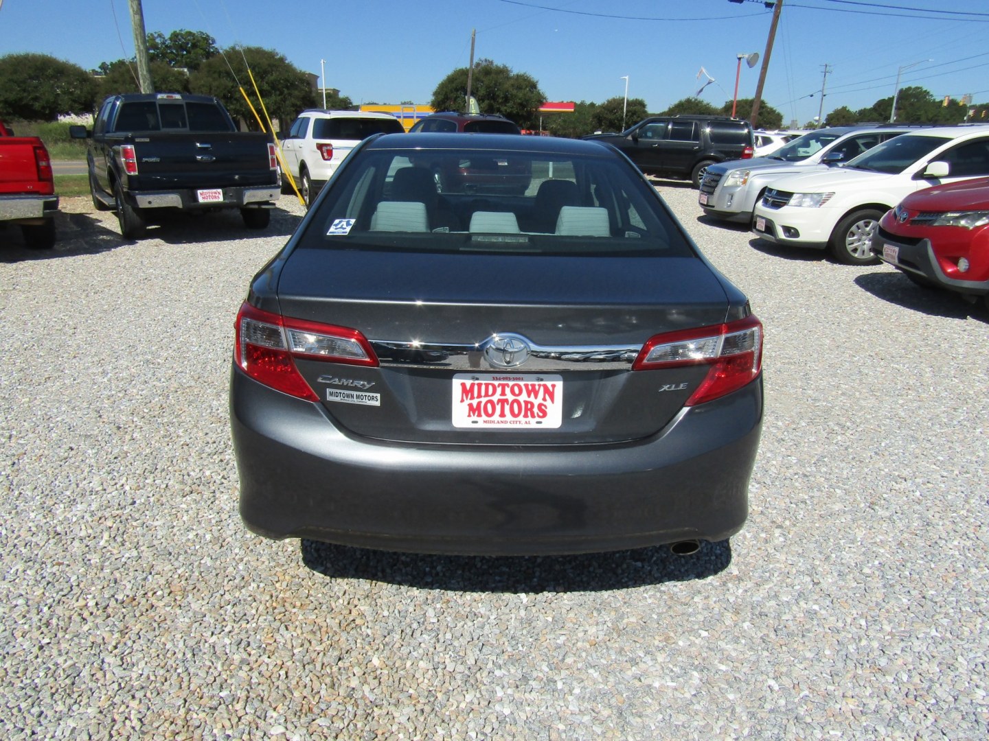 2013 DK GRAY Toyota Camry SE (4T1BF1FK8DU) with an 2.5L L4 DOHC 16V engine, Automatic transmission, located at 15016 S Hwy 231, Midland City, AL, 36350, (334) 983-3001, 31.306210, -85.495277- Photo#4