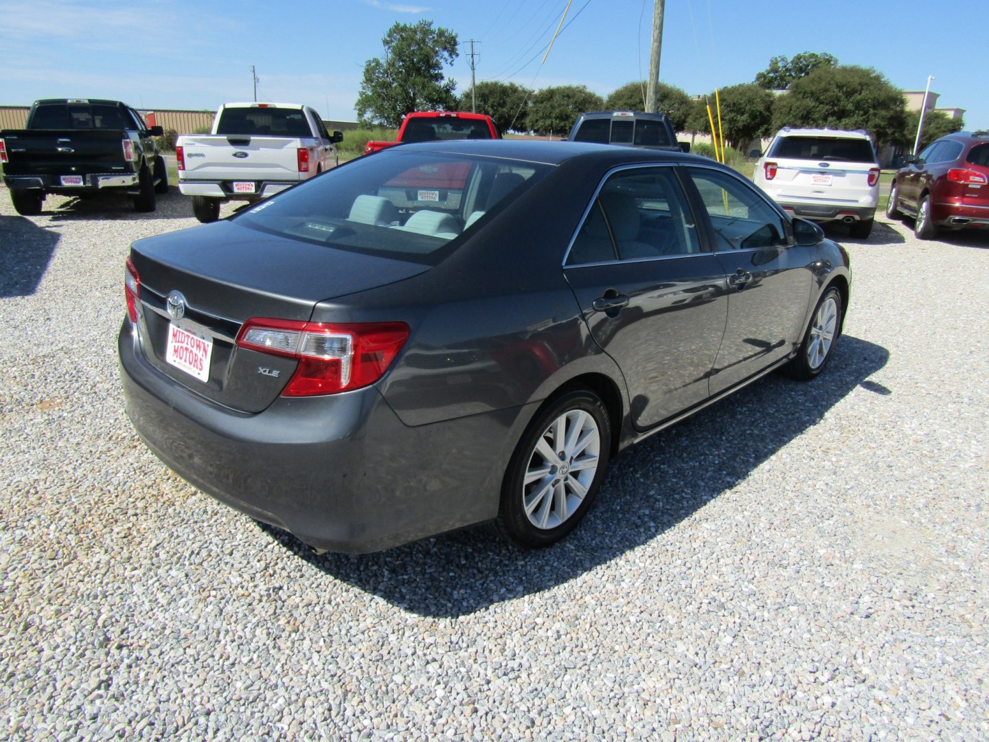 2013 DK GRAY Toyota Camry SE (4T1BF1FK8DU) with an 2.5L L4 DOHC 16V engine, Automatic transmission, located at 15016 S Hwy 231, Midland City, AL, 36350, (334) 983-3001, 31.306210, -85.495277- Photo#5