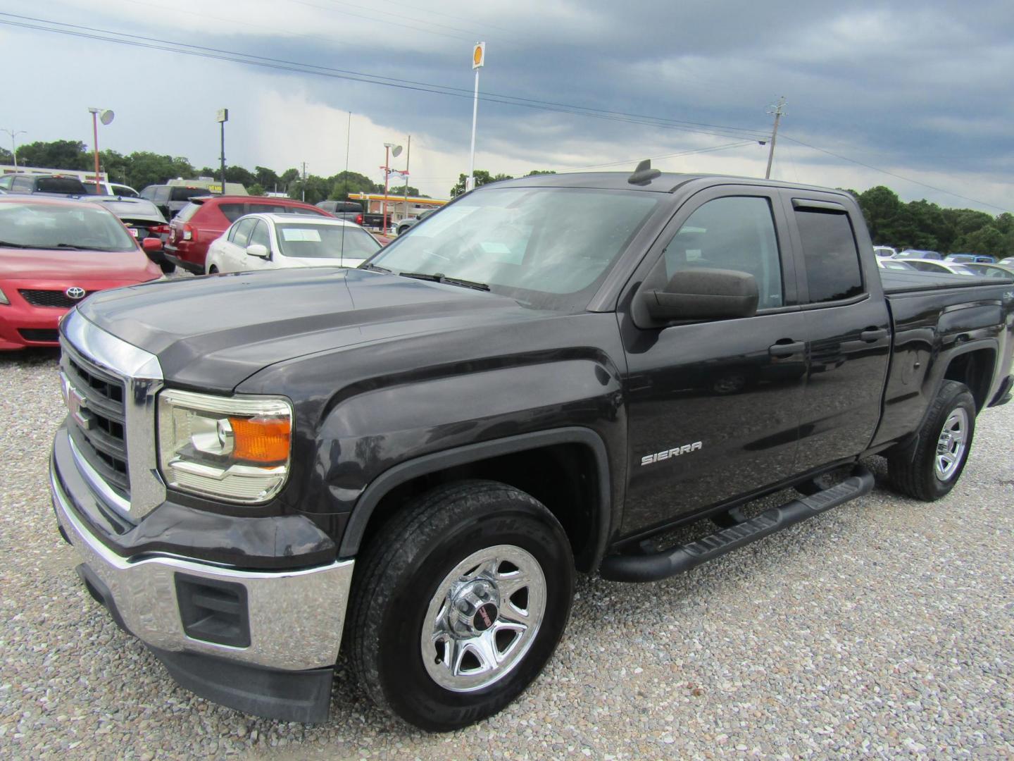 2015 DK GRAY GMC Sierra 1500 Base Double Cab 4WD (1GTV2TEH8FZ) with an 4.3L V6 OHV 12V engine, Automatic transmission, located at 15016 S Hwy 231, Midland City, AL, 36350, (334) 983-3001, 31.306210, -85.495277 - Photo#2