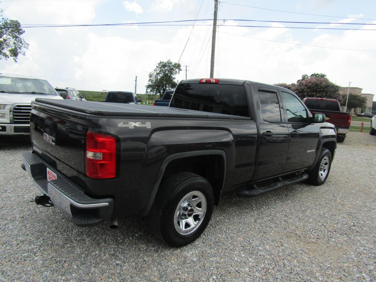 2015 DK GRAY GMC Sierra 1500 Base Double Cab 4WD (1GTV2TEH8FZ) with an 4.3L V6 OHV 12V engine, Automatic transmission, located at 15016 S Hwy 231, Midland City, AL, 36350, (334) 983-3001, 31.306210, -85.495277 - Photo#7