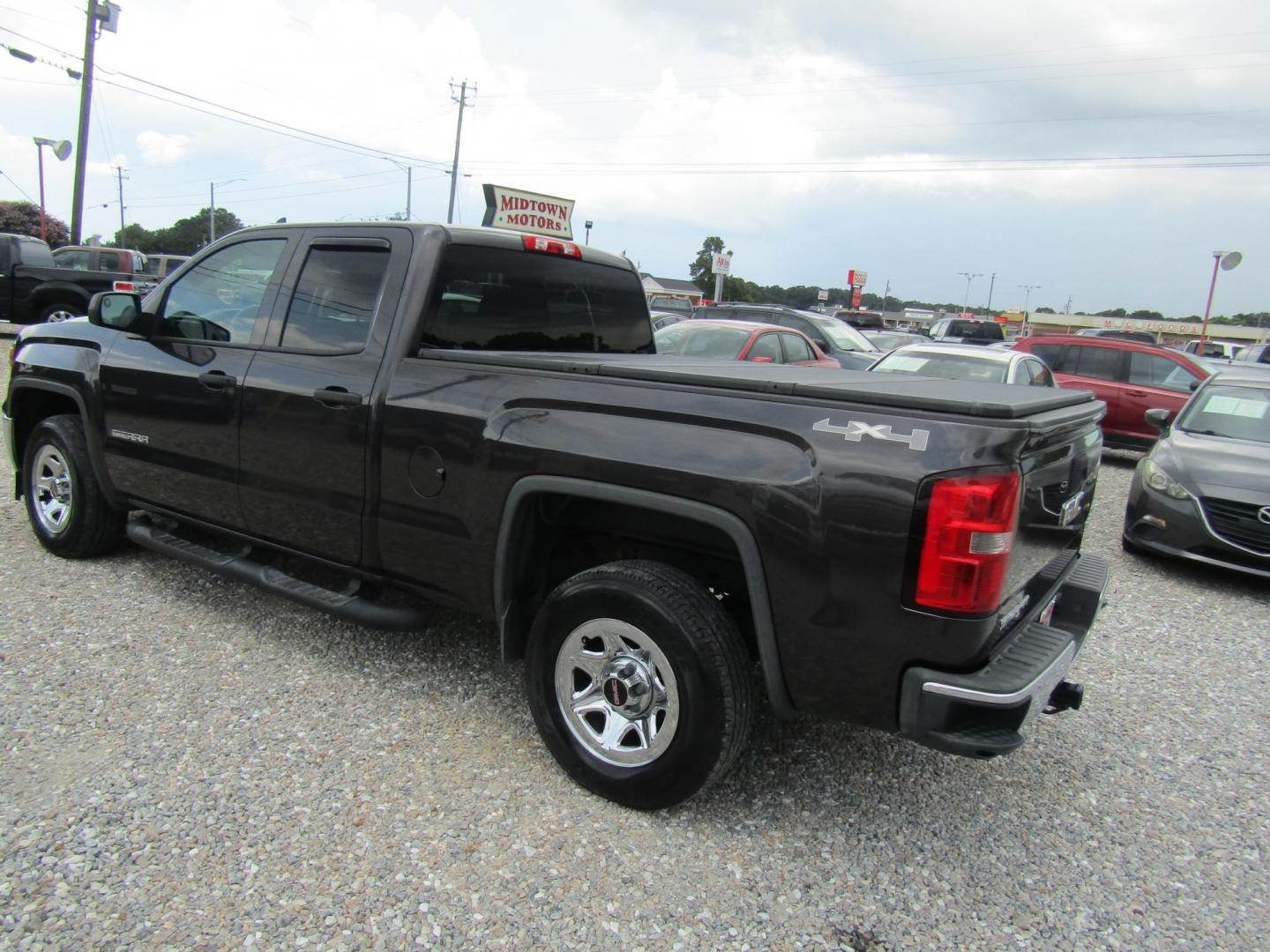 2015 DK GRAY GMC Sierra 1500 Base Double Cab 4WD (1GTV2TEH8FZ) with an 4.3L V6 OHV 12V engine, Automatic transmission, located at 15016 S Hwy 231, Midland City, AL, 36350, (334) 983-3001, 31.306210, -85.495277 - Photo#5