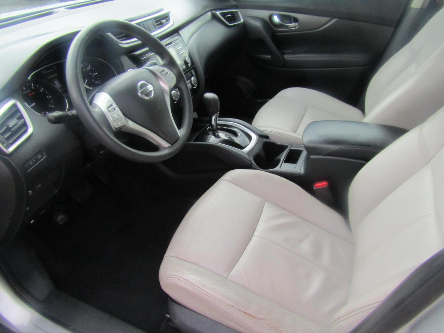 2016 Silver Nissan Rogue S 2WD (KNMAT2MT7GP) with an 2.5L L4 DOHC 16V engine, Automatic transmission, located at 15016 S Hwy 231, Midland City, AL, 36350, (334) 983-3001, 31.306210, -85.495277 - Photo#2