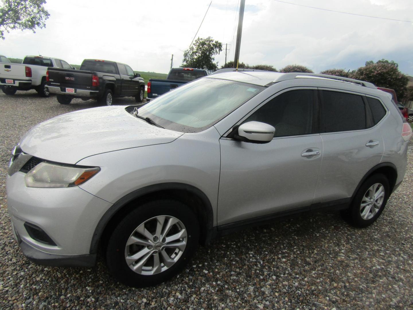 2016 Silver Nissan Rogue S 2WD (KNMAT2MT7GP) with an 2.5L L4 DOHC 16V engine, Automatic transmission, located at 15016 S Hwy 231, Midland City, AL, 36350, (334) 983-3001, 31.306210, -85.495277 - Photo#1