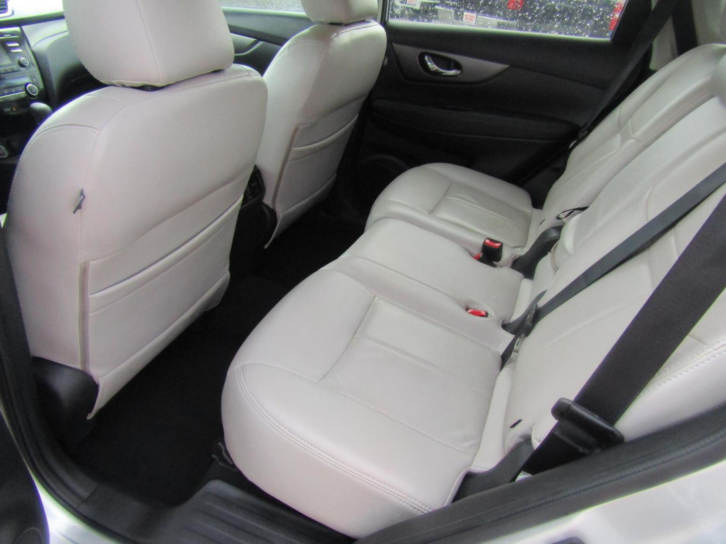 2016 Silver Nissan Rogue S 2WD (KNMAT2MT7GP) with an 2.5L L4 DOHC 16V engine, Automatic transmission, located at 15016 S Hwy 231, Midland City, AL, 36350, (334) 983-3001, 31.306210, -85.495277 - Photo#3