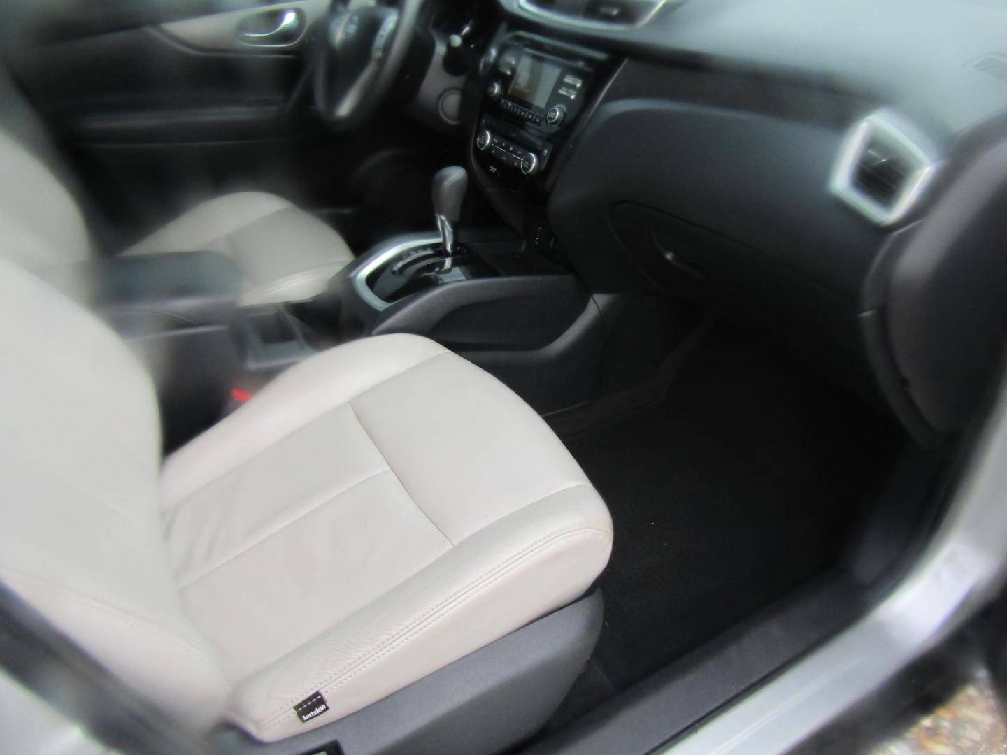 2016 Silver Nissan Rogue S 2WD (KNMAT2MT7GP) with an 2.5L L4 DOHC 16V engine, Automatic transmission, located at 15016 S Hwy 231, Midland City, AL, 36350, (334) 983-3001, 31.306210, -85.495277 - Photo#8