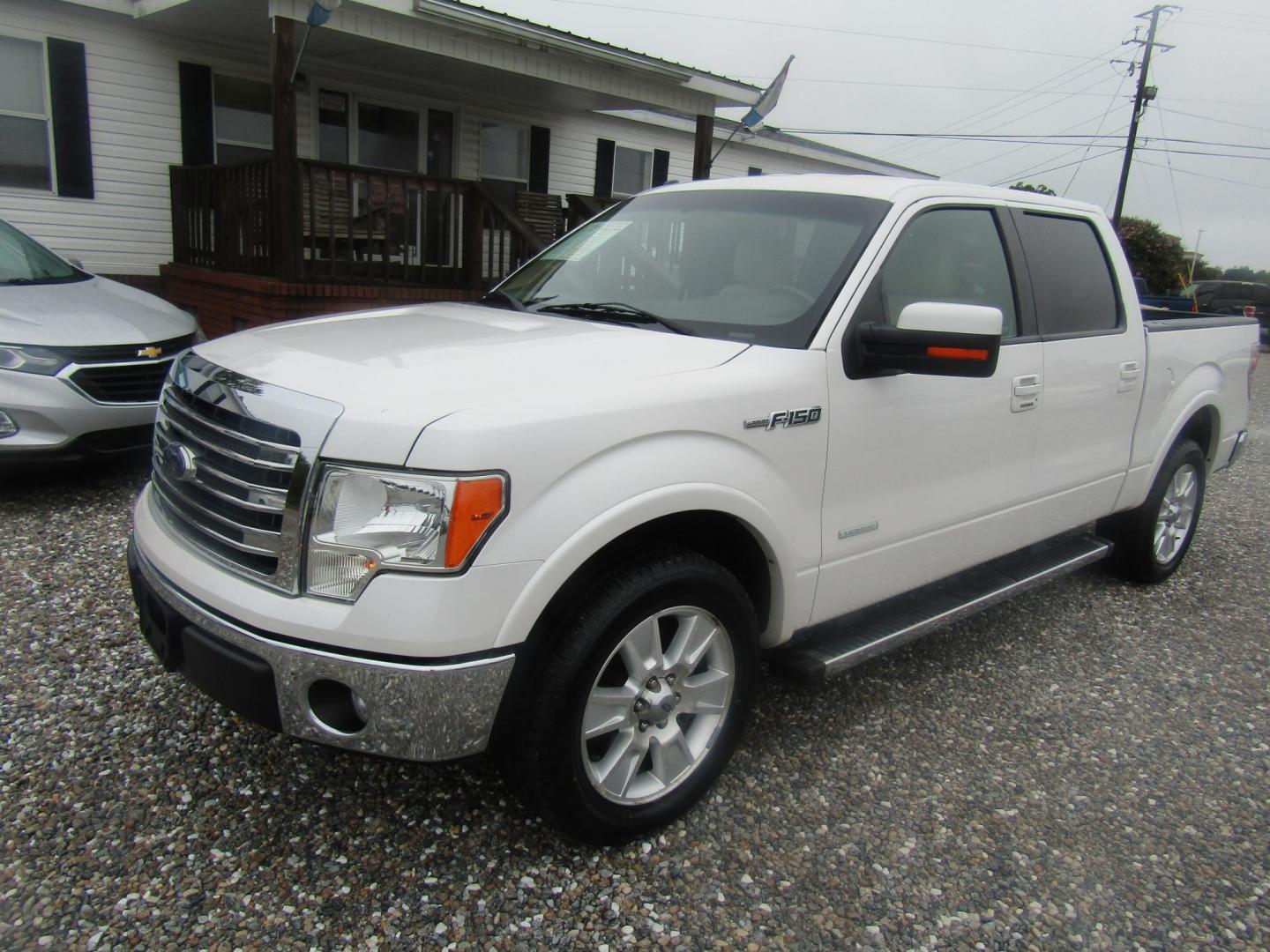 2013 WHITE Ford F-150 Platinum SuperCrew 6.5-ft. Bed 2WD (1FTFW1CT8DK) with an 3.5L V6 TURBO engine, Automatic transmission, located at 15016 S Hwy 231, Midland City, AL, 36350, (334) 983-3001, 31.306210, -85.495277 - Photo#2
