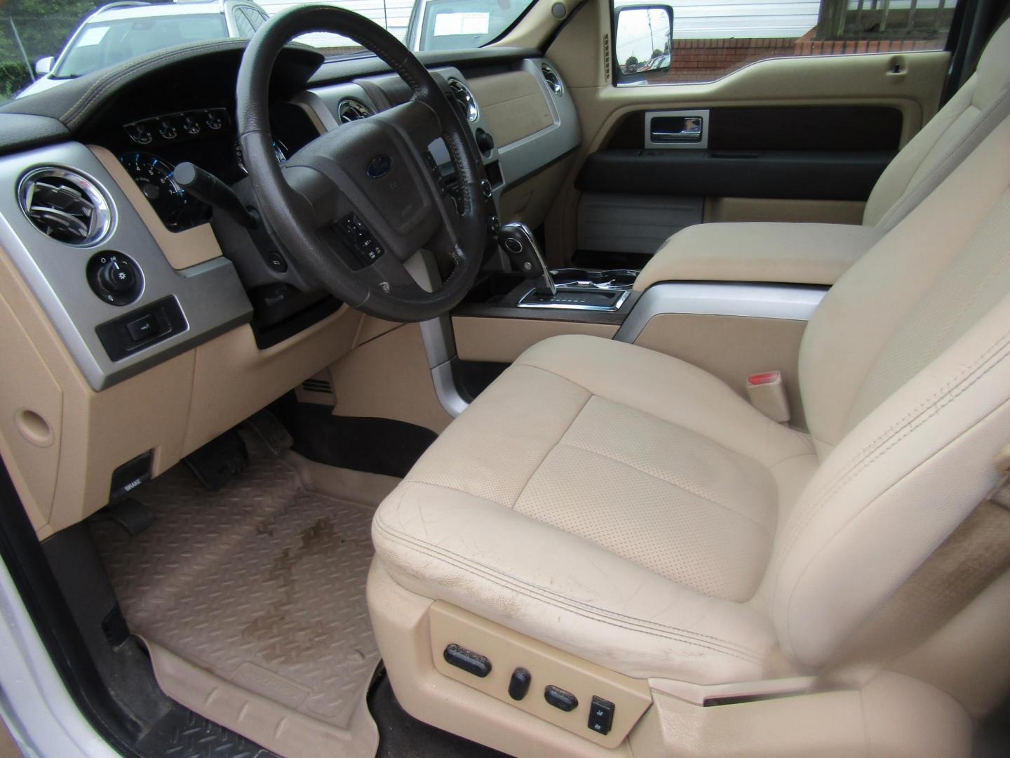 2013 WHITE Ford F-150 Platinum SuperCrew 6.5-ft. Bed 2WD (1FTFW1CT8DK) with an 3.5L V6 TURBO engine, Automatic transmission, located at 15016 S Hwy 231, Midland City, AL, 36350, (334) 983-3001, 31.306210, -85.495277 - Photo#3