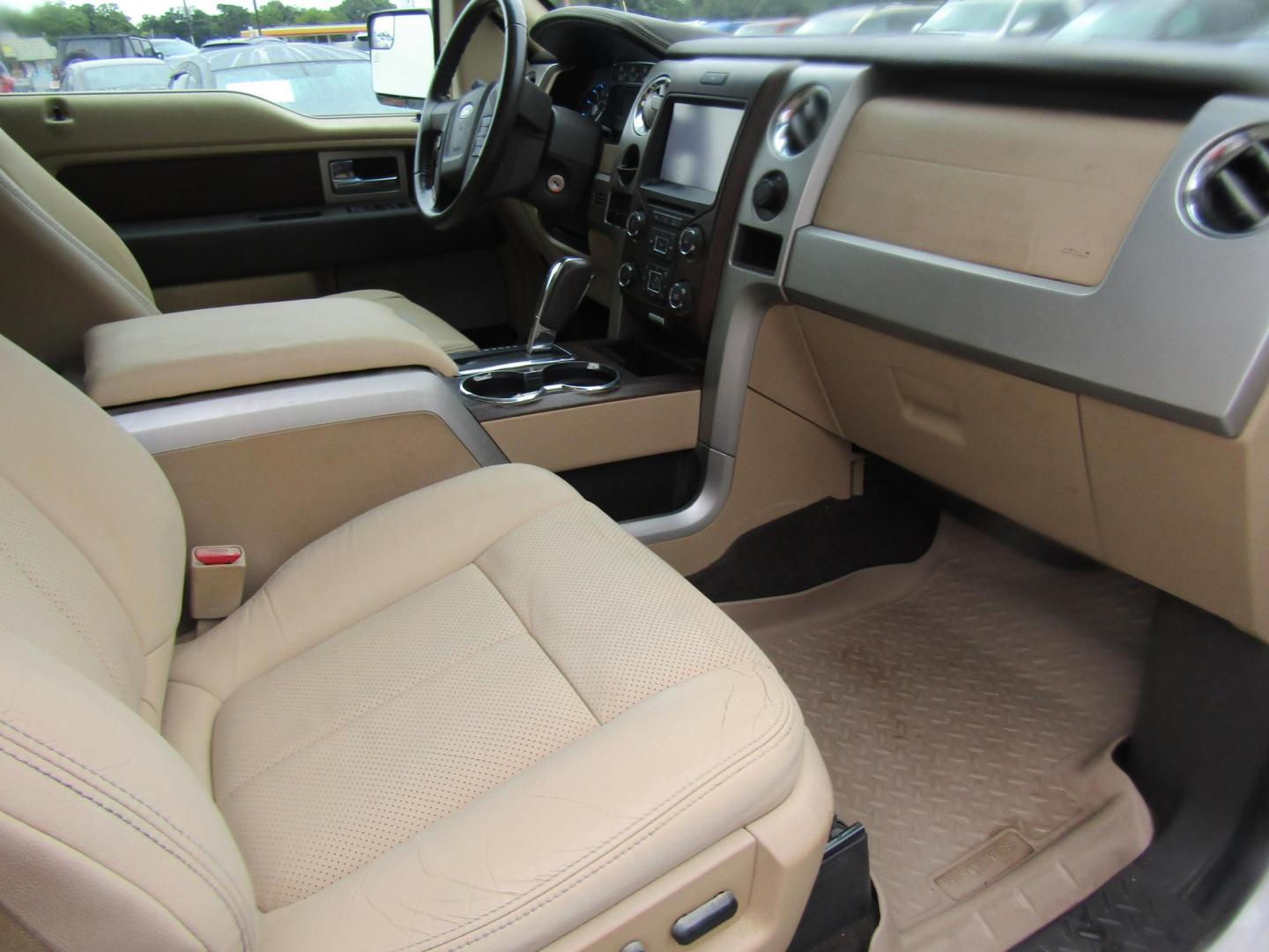 2013 WHITE Ford F-150 Platinum SuperCrew 6.5-ft. Bed 2WD (1FTFW1CT8DK) with an 3.5L V6 TURBO engine, Automatic transmission, located at 15016 S Hwy 231, Midland City, AL, 36350, (334) 983-3001, 31.306210, -85.495277 - Photo#9