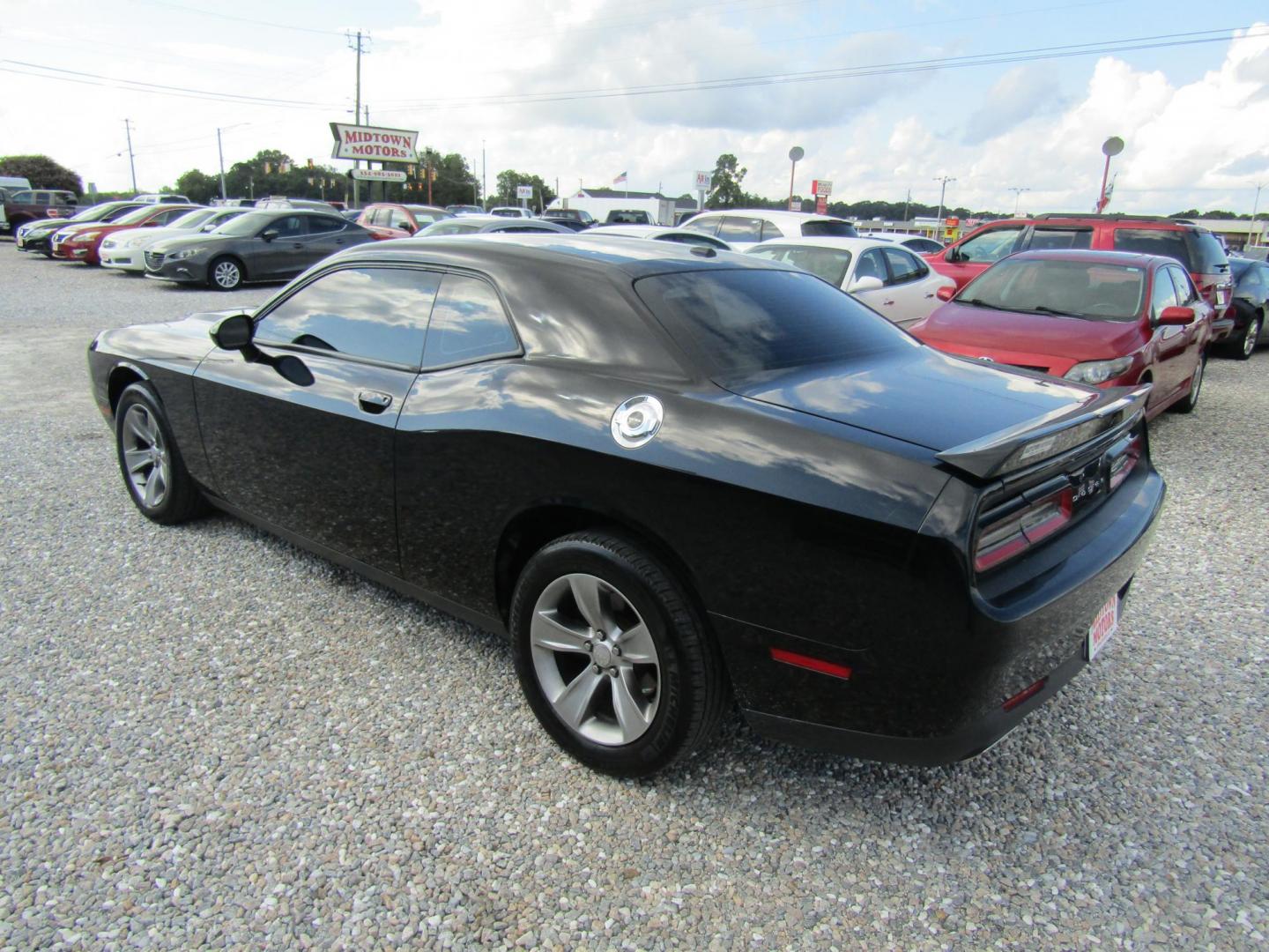 2019 Black Dodge Challenger SXT (2C3CDZAG7KH) with an 3.6L V6 DOHC 24V engine, Automatic transmission, located at 15016 S Hwy 231, Midland City, AL, 36350, (334) 983-3001, 31.306210, -85.495277 - Photo#5