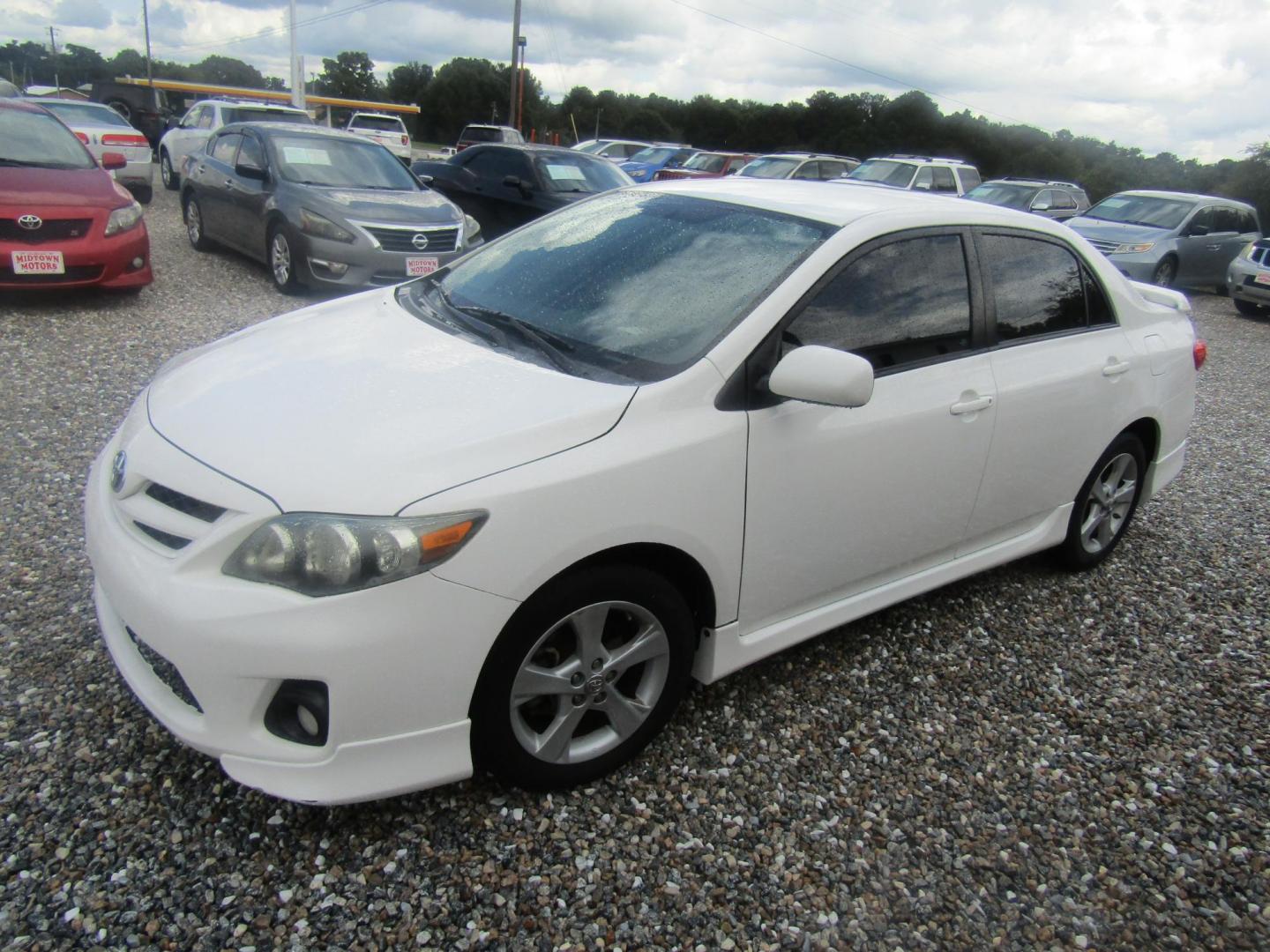 2013 WHITE Toyota Corolla LE 4-Speed AT (5YFBU4EE2DP) with an 1.8L L4 DOHC 16V engine, Automatic transmission, located at 15016 S Hwy 231, Midland City, AL, 36350, (334) 983-3001, 31.306210, -85.495277 - Photo#2
