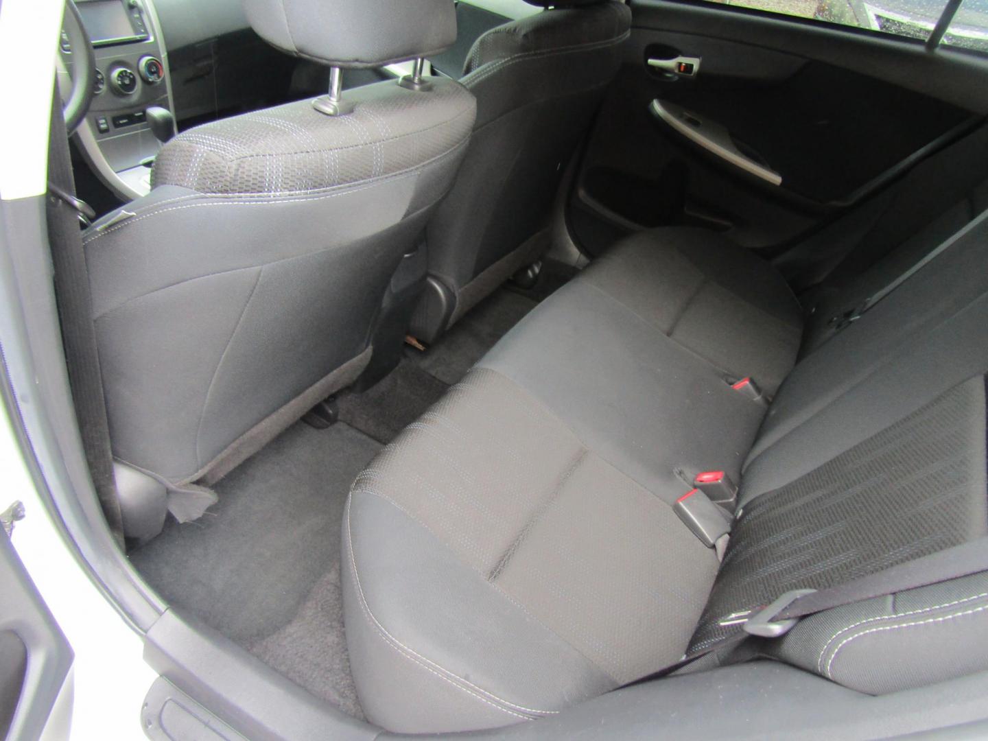 2013 WHITE Toyota Corolla LE 4-Speed AT (5YFBU4EE2DP) with an 1.8L L4 DOHC 16V engine, Automatic transmission, located at 15016 S Hwy 231, Midland City, AL, 36350, (334) 983-3001, 31.306210, -85.495277 - Photo#4