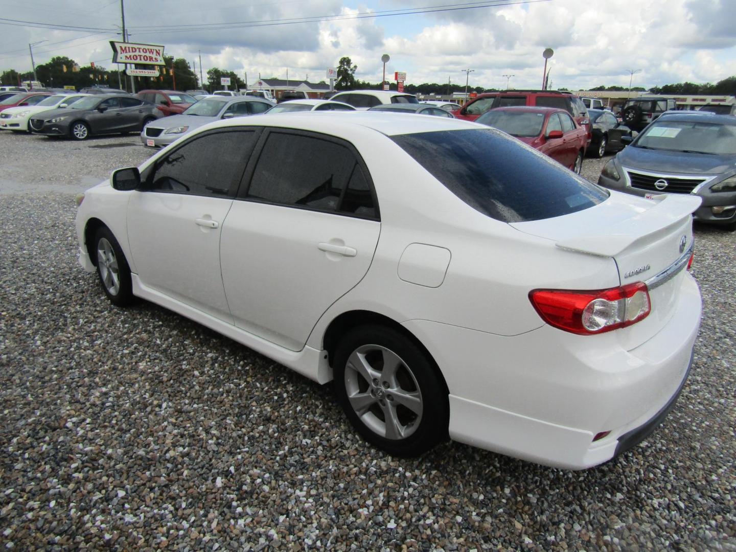 2013 WHITE Toyota Corolla LE 4-Speed AT (5YFBU4EE2DP) with an 1.8L L4 DOHC 16V engine, Automatic transmission, located at 15016 S Hwy 231, Midland City, AL, 36350, (334) 983-3001, 31.306210, -85.495277 - Photo#5