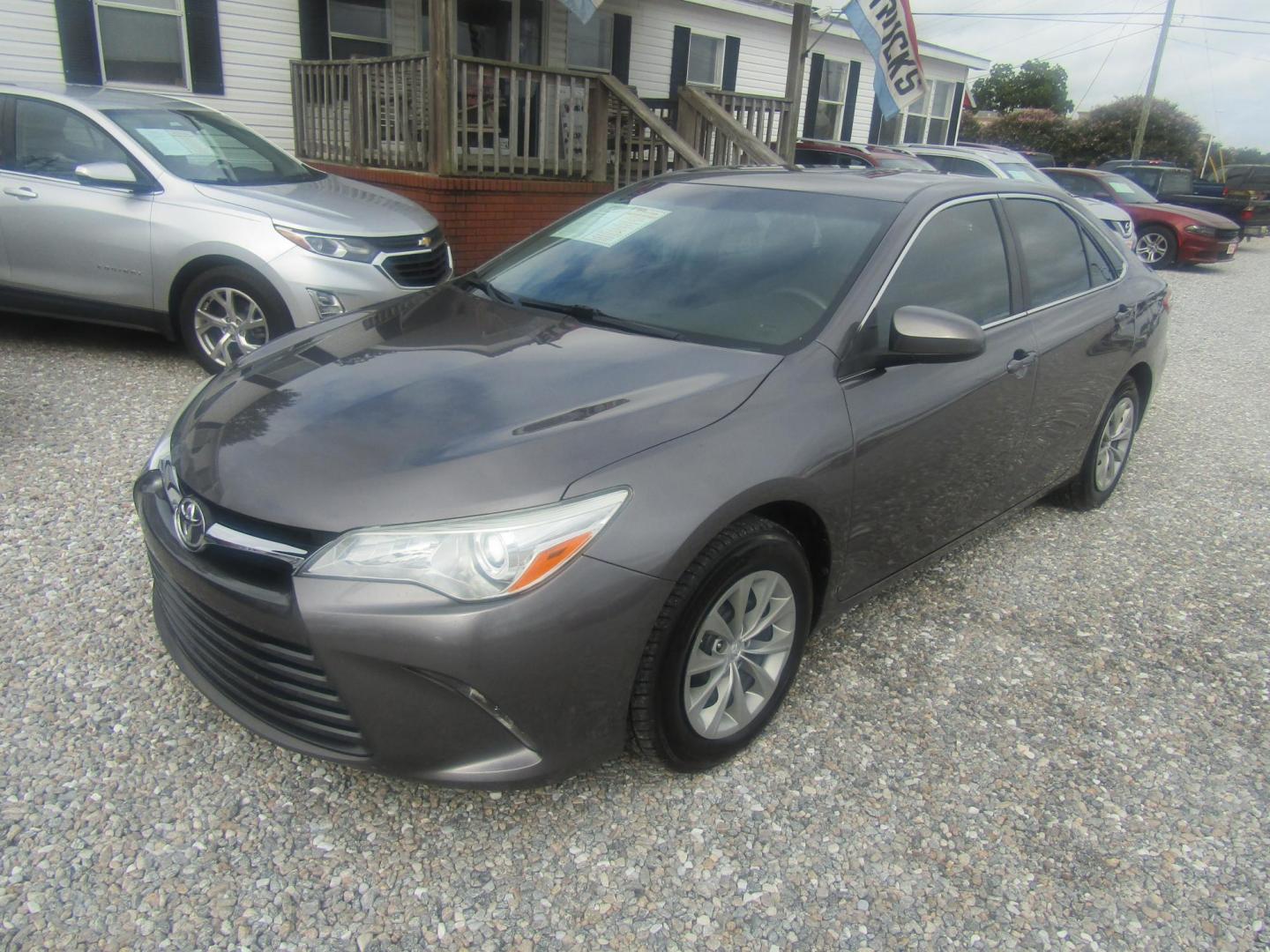 2017 Gray Toyota Camry SE (4T1BF1FK7HU) with an 2.5L L4 DOHC 16V engine, Automatic transmission, located at 15016 S Hwy 231, Midland City, AL, 36350, (334) 983-3001, 31.306210, -85.495277 - Photo#2