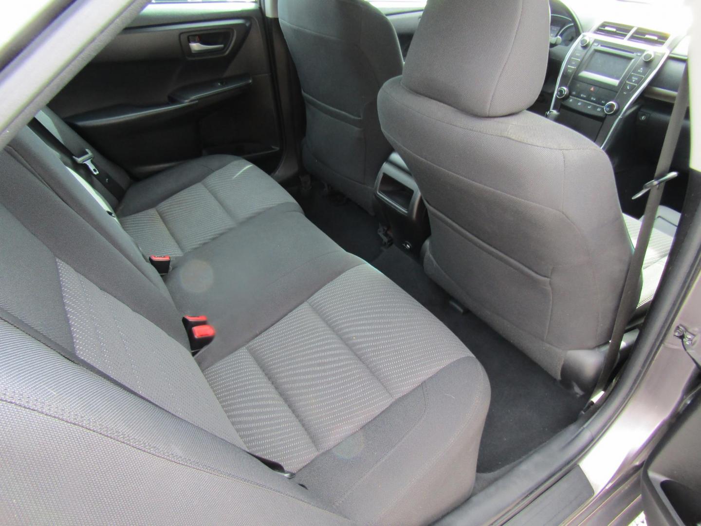 2017 Gray Toyota Camry SE (4T1BF1FK7HU) with an 2.5L L4 DOHC 16V engine, Automatic transmission, located at 15016 S Hwy 231, Midland City, AL, 36350, (334) 983-3001, 31.306210, -85.495277 - Photo#8
