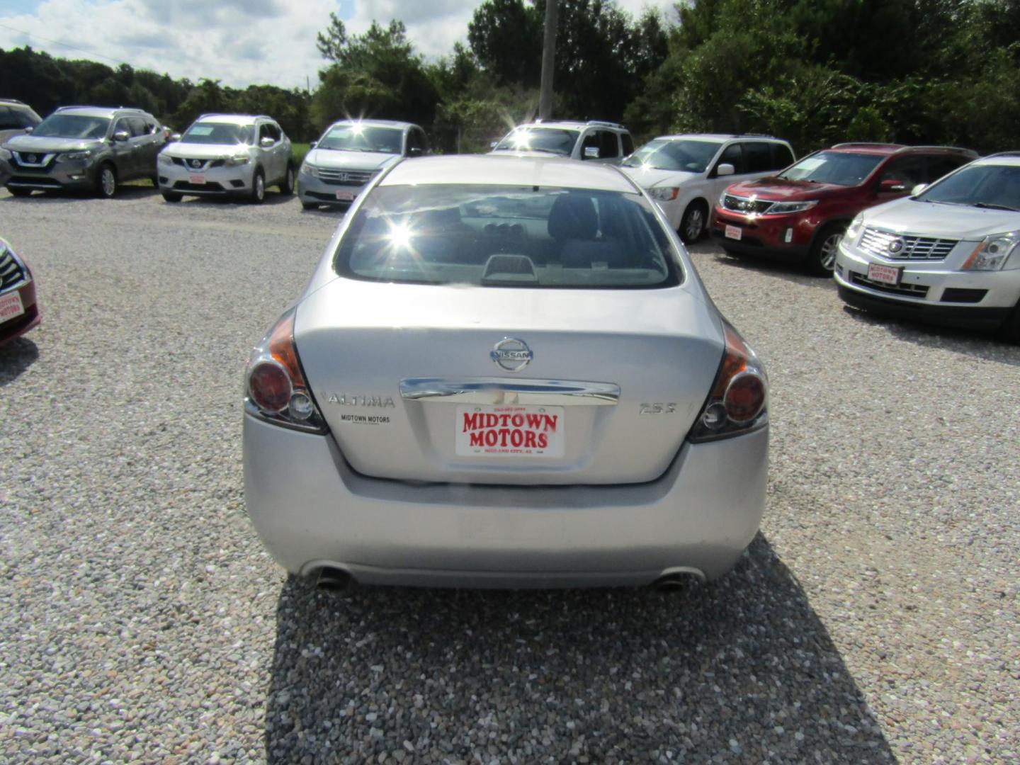 2010 Silver Nissan Altima 2.5 (1N4AL2AP8AN) with an 2.5L L4 DOHC 16V engine, Automatic transmission, located at 15016 S Hwy 231, Midland City, AL, 36350, (334) 983-3001, 31.306210, -85.495277 - Photo#6