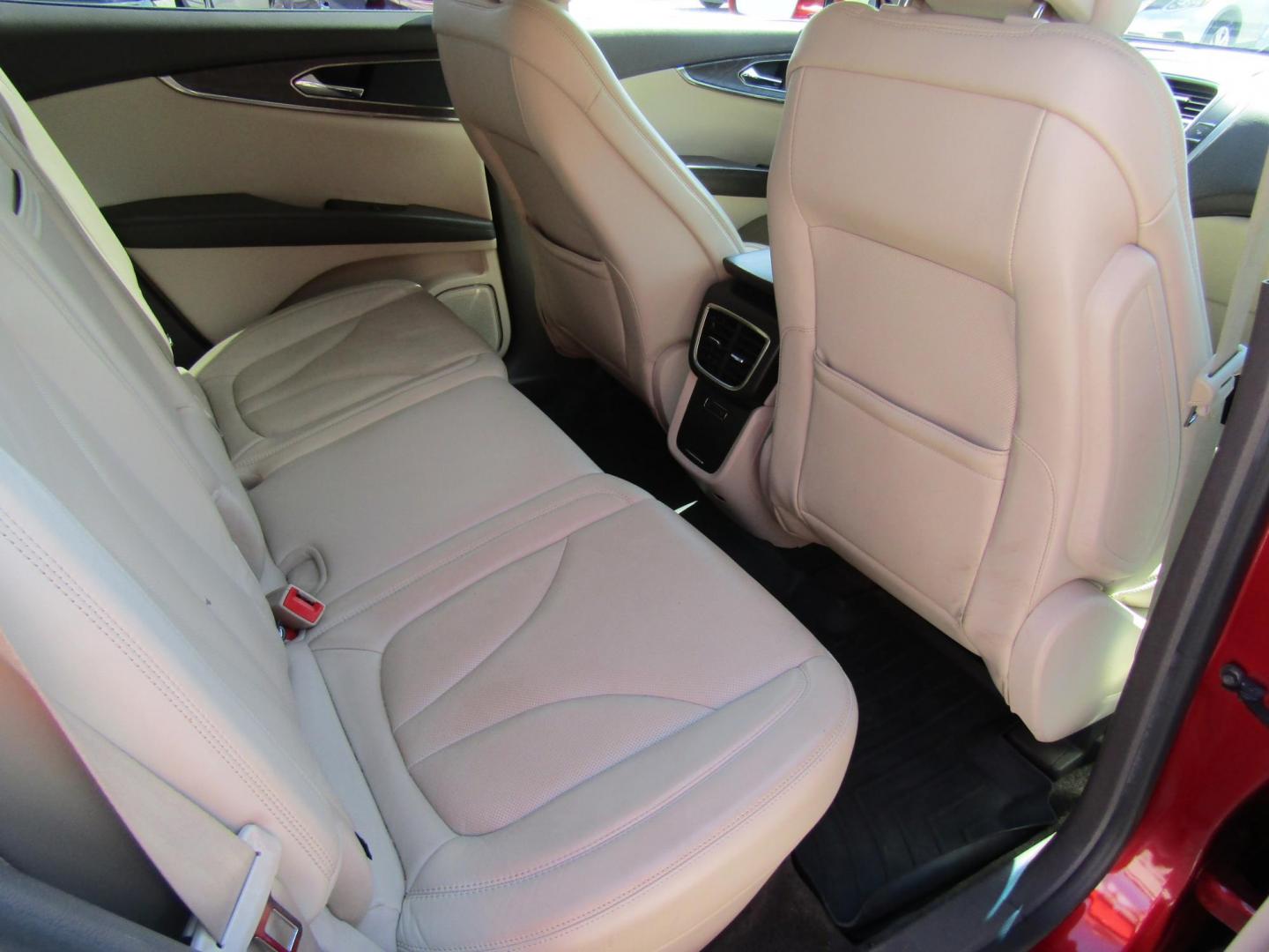2016 Red Lincoln MKX Reserve (2LMTJ6LP5GB) with an 2.7L V6 DOHC 24V engine, Automatic transmission, located at 15016 S Hwy 231, Midland City, AL, 36350, (334) 983-3001, 31.306210, -85.495277 - Photo#8