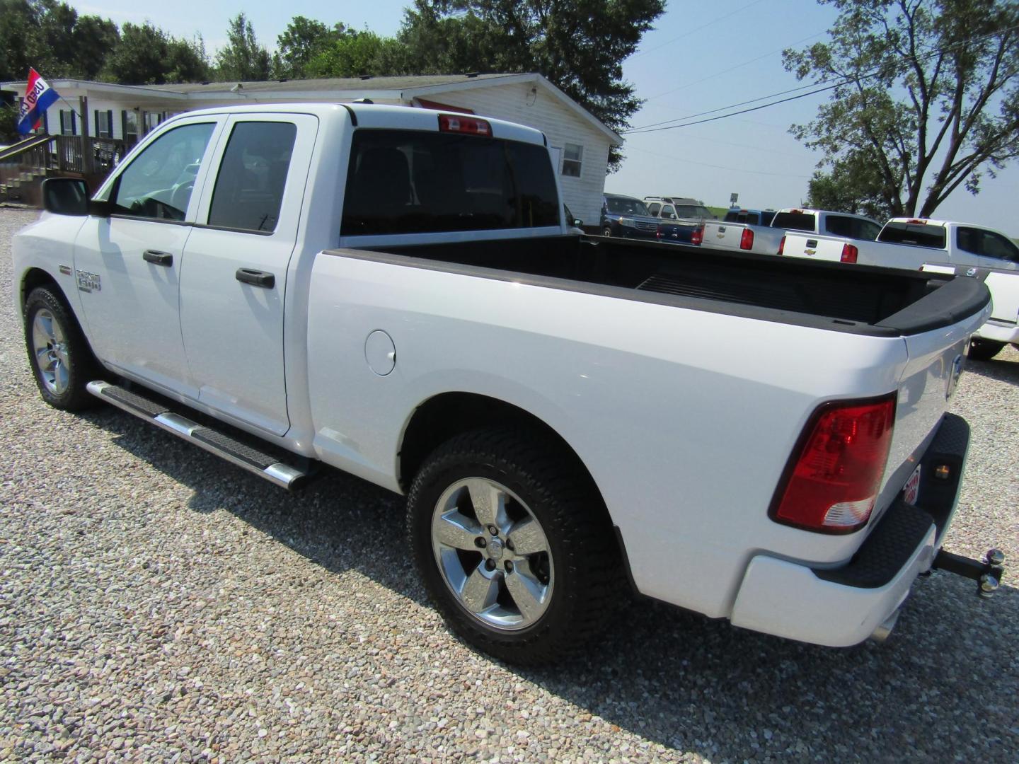 2019 WHITE RAM 1500 Tradesman Quad Cab 2WD (1C6RR6FT5KS) with an 5.7L V8 OHV 16V engine, Automatic transmission, located at 15016 S Hwy 231, Midland City, AL, 36350, (334) 983-3001, 31.306210, -85.495277 - Photo#5