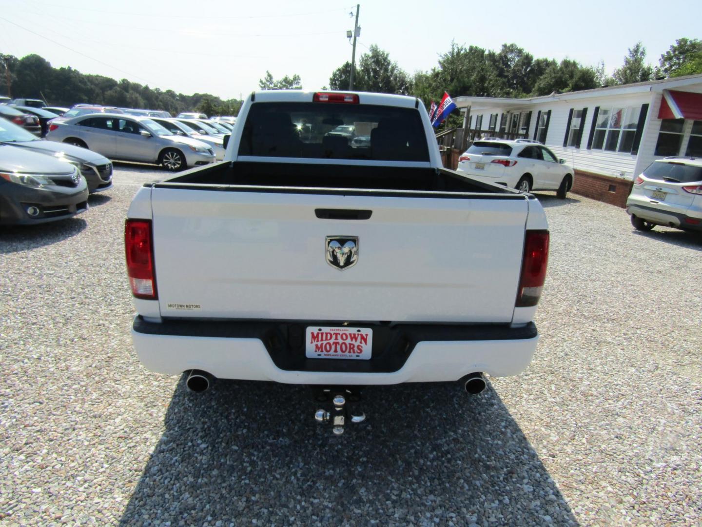 2019 WHITE RAM 1500 Tradesman Quad Cab 2WD (1C6RR6FT5KS) with an 5.7L V8 OHV 16V engine, Automatic transmission, located at 15016 S Hwy 231, Midland City, AL, 36350, (334) 983-3001, 31.306210, -85.495277 - Photo#6