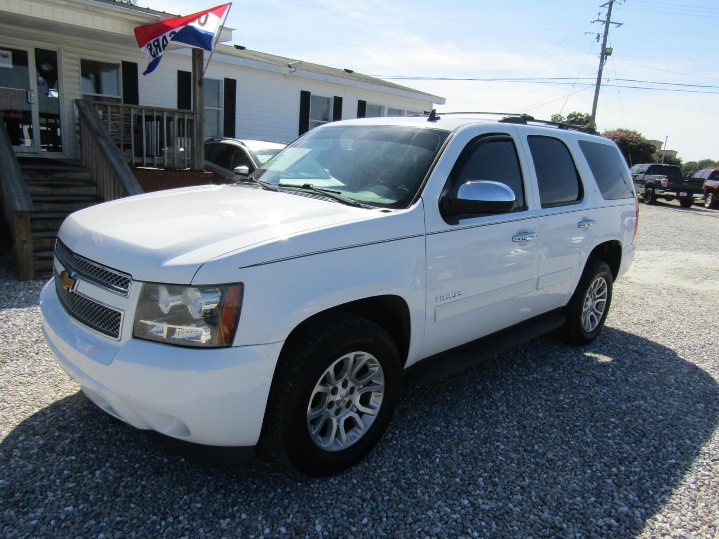 2012 WHITE Chevrolet Tahoe LT 2WD (1GNSCBE03CR) with an 5.3L V8 OHV 16V FFV engine, Automatic transmission, located at 15016 S Hwy 231, Midland City, AL, 36350, (334) 983-3001, 31.306210, -85.495277 - Photo#2