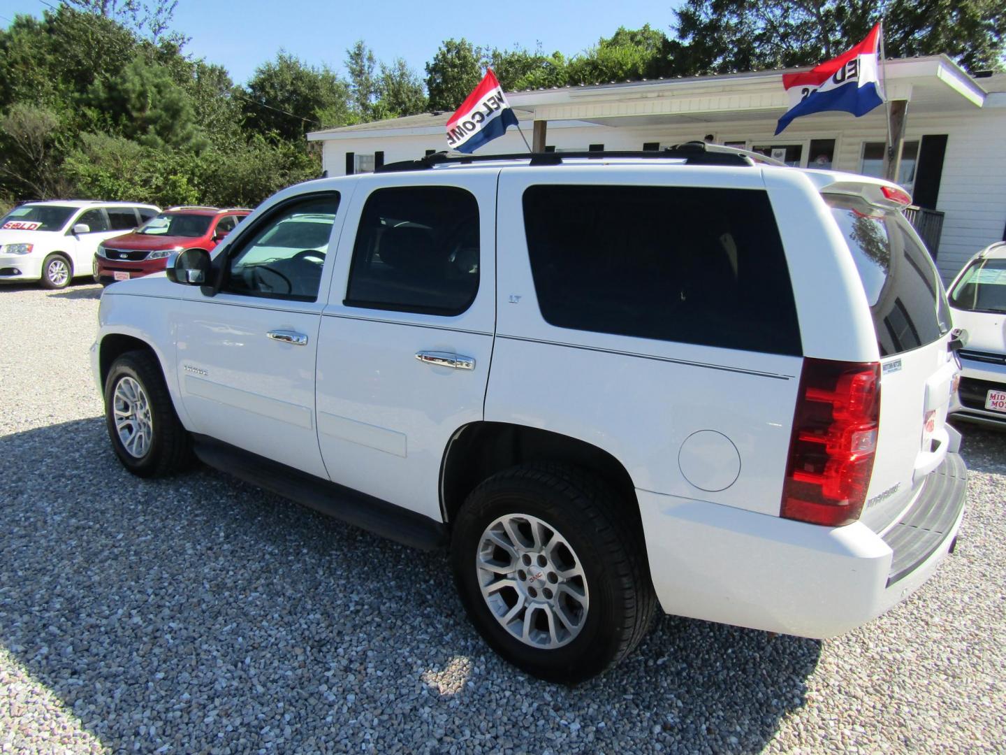 2012 WHITE Chevrolet Tahoe LT 2WD (1GNSCBE03CR) with an 5.3L V8 OHV 16V FFV engine, Automatic transmission, located at 15016 S Hwy 231, Midland City, AL, 36350, (334) 983-3001, 31.306210, -85.495277 - Photo#5