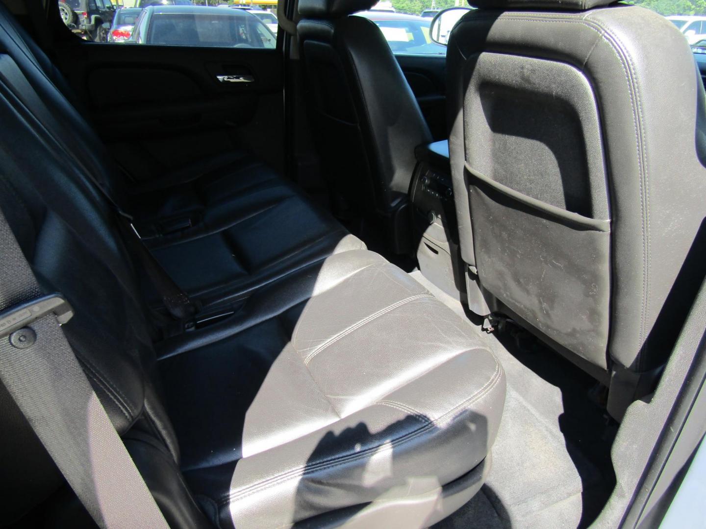 2012 WHITE Chevrolet Tahoe LT 2WD (1GNSCBE03CR) with an 5.3L V8 OHV 16V FFV engine, Automatic transmission, located at 15016 S Hwy 231, Midland City, AL, 36350, (334) 983-3001, 31.306210, -85.495277 - Photo#8