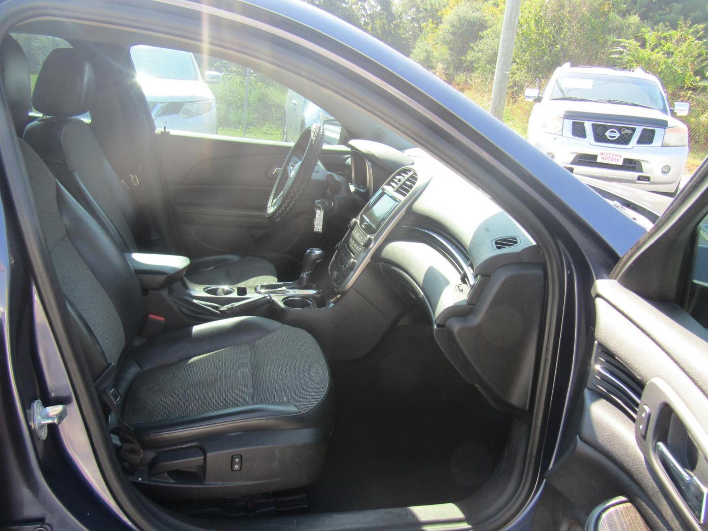 2015 Blue Chevrolet Malibu 1LT (1G11C5SL6FF) with an 2.5L L4 DOHC 16V engine, Automatic transmission, located at 15016 S Hwy 231, Midland City, AL, 36350, (334) 983-3001, 31.306210, -85.495277 - Photo#3