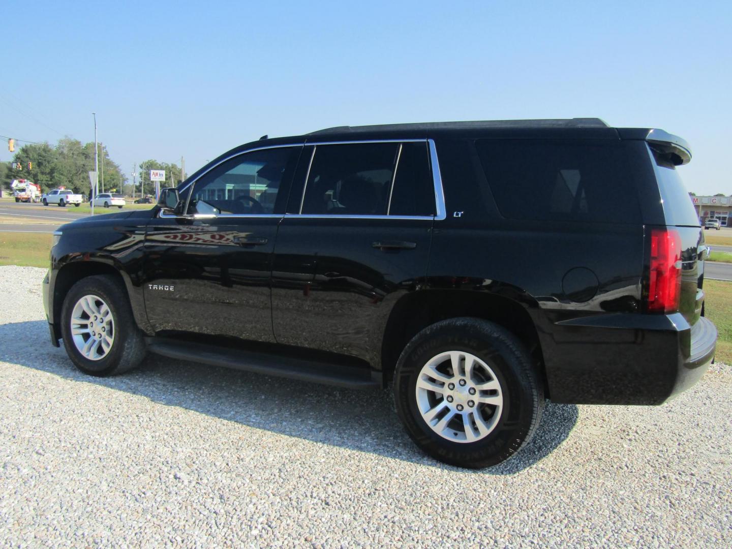 2018 Black Chevrolet Tahoe LT 2WD (1GNSCBKC1JR) with an 5.3L V8 OHV 16V engine, Automatic transmission, located at 15016 S Hwy 231, Midland City, AL, 36350, (334) 983-3001, 31.306210, -85.495277 - Photo#7