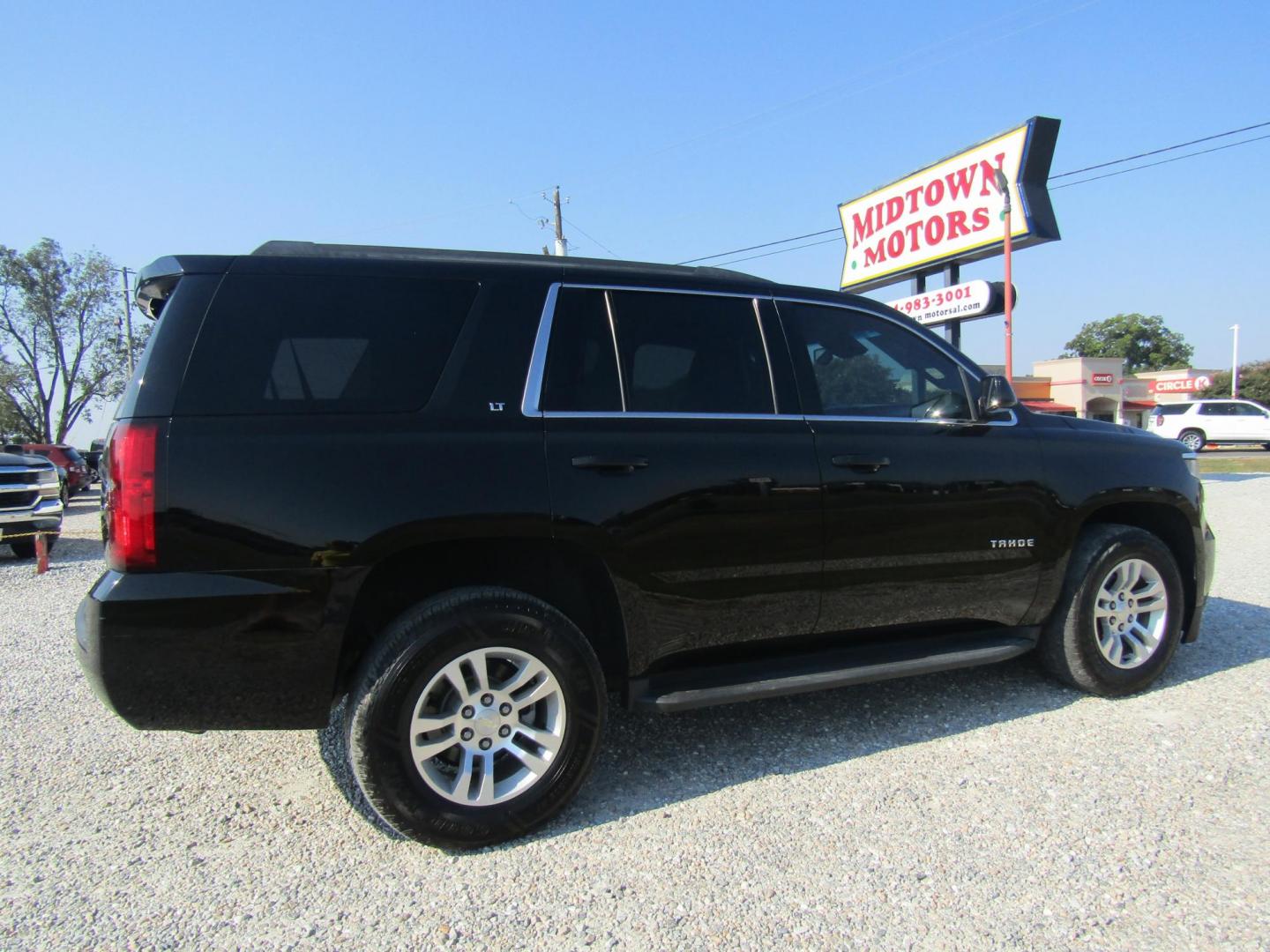 2018 Black Chevrolet Tahoe LT 2WD (1GNSCBKC1JR) with an 5.3L V8 OHV 16V engine, Automatic transmission, located at 15016 S Hwy 231, Midland City, AL, 36350, (334) 983-3001, 31.306210, -85.495277 - Photo#5