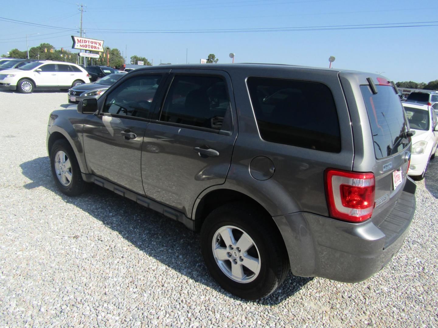 2012 Gray Ford Escape XLS FWD (1FMCU0C76CK) with an 2.5L L4 DOHC 16V engine, Automatic transmission, located at 15016 S Hwy 231, Midland City, AL, 36350, (334) 983-3001, 31.306210, -85.495277 - Photo#4
