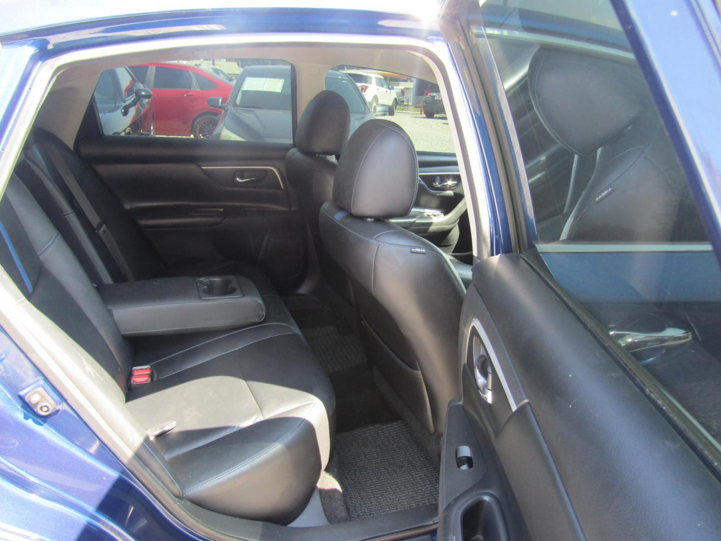 2018 Blue Nissan Altima 2.5 (1N4AL3APXJC) with an 2.5L L4 DOHC 16V engine, Automatic transmission, located at 15016 S Hwy 231, Midland City, AL, 36350, (334) 983-3001, 31.306210, -85.495277 - Photo#3